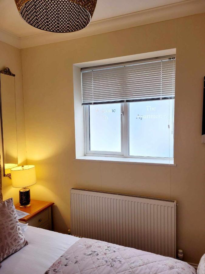 Apartment 1 Exquisite Two King Bedroom With En Suites - Close To The Town Centre, Rail, Airport And Theatre Darlington  Bagian luar foto